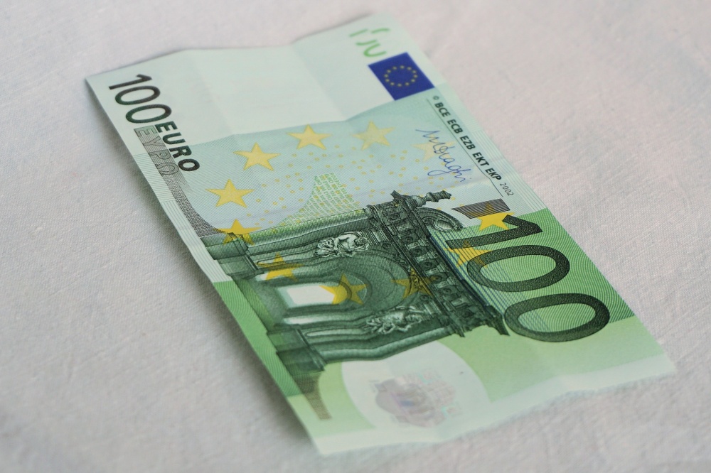 100 euro cura italia