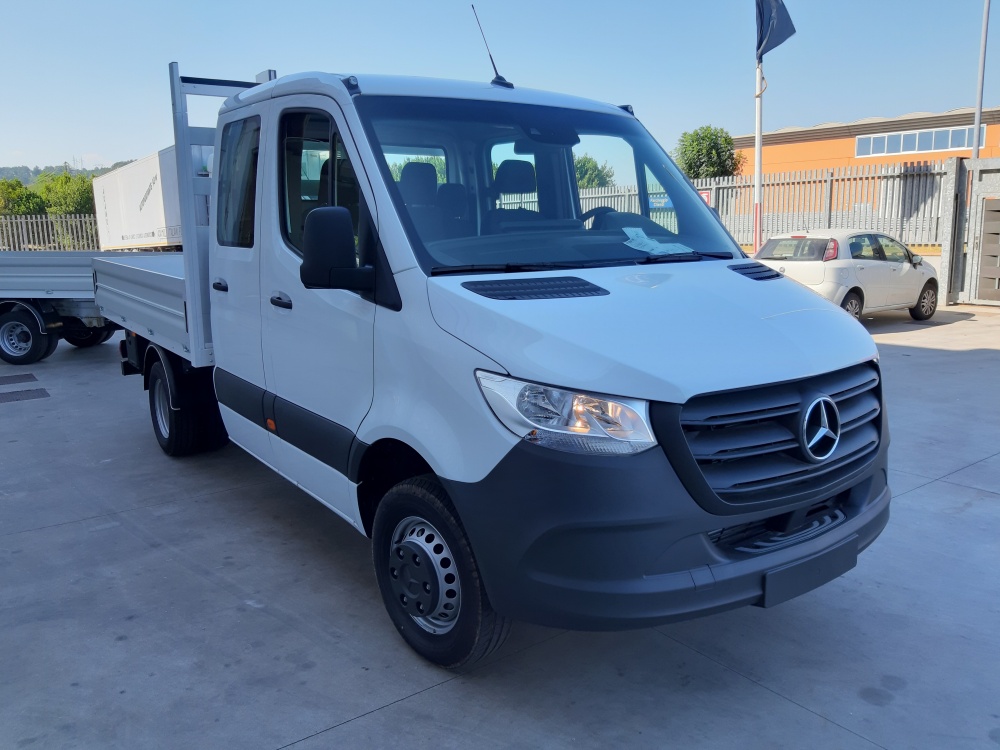 Allestimento autocarro Mercedes Benz doppia cabina