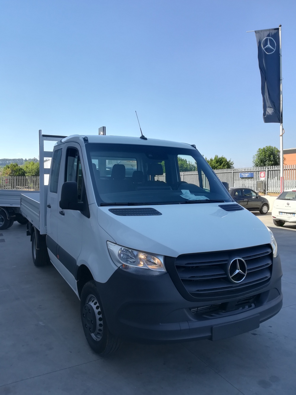 Allestimento autocarro Mercedes Benz doppia cabina