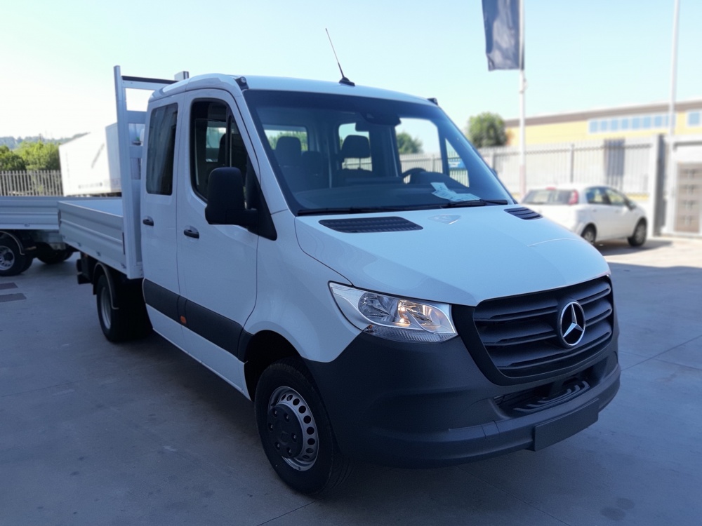 Allestimento autocarro Mercedes Benz doppia cabina