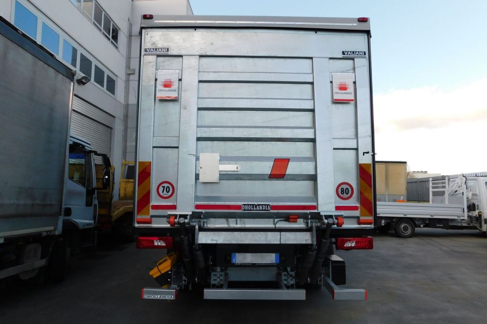 allestimento autocarro scania con sponda