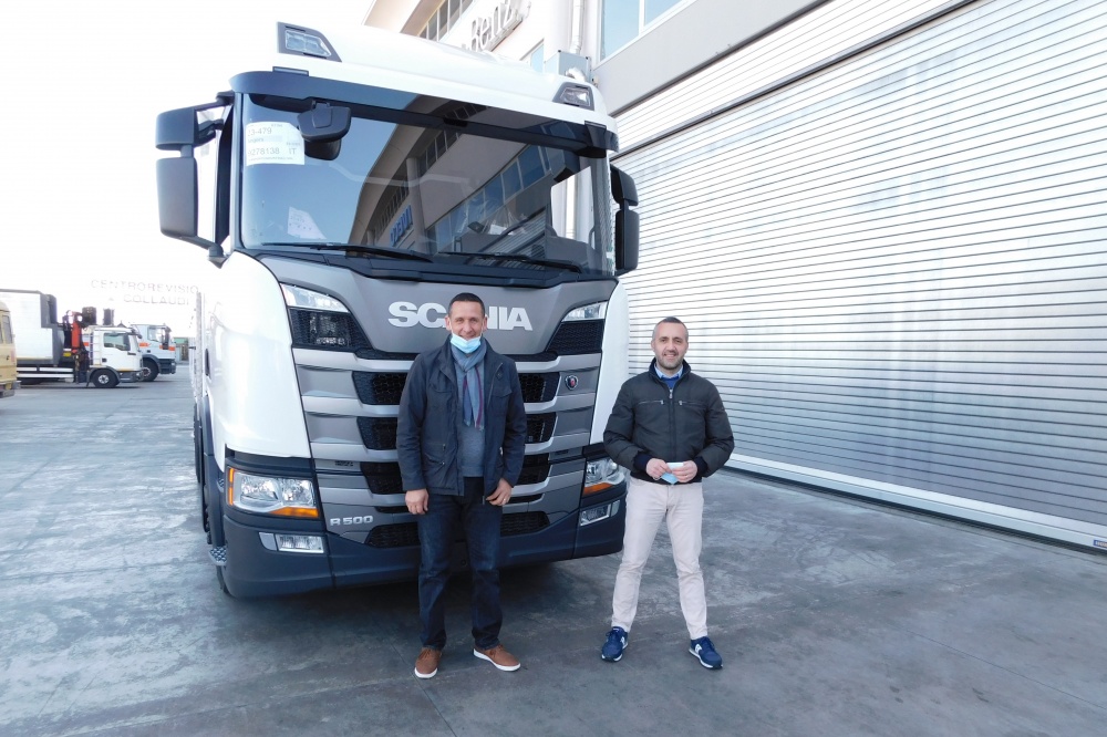 allestimento autocarro scania r500