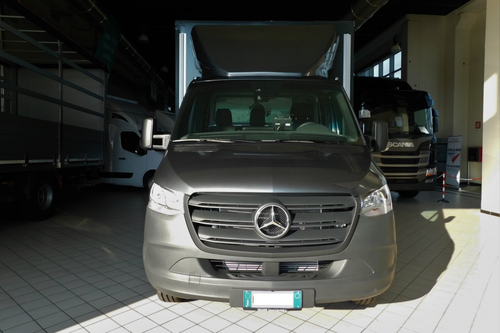 allestimento camion mercedes