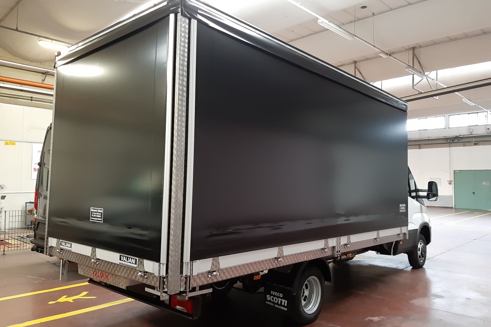 allestimento iveco daily cassone