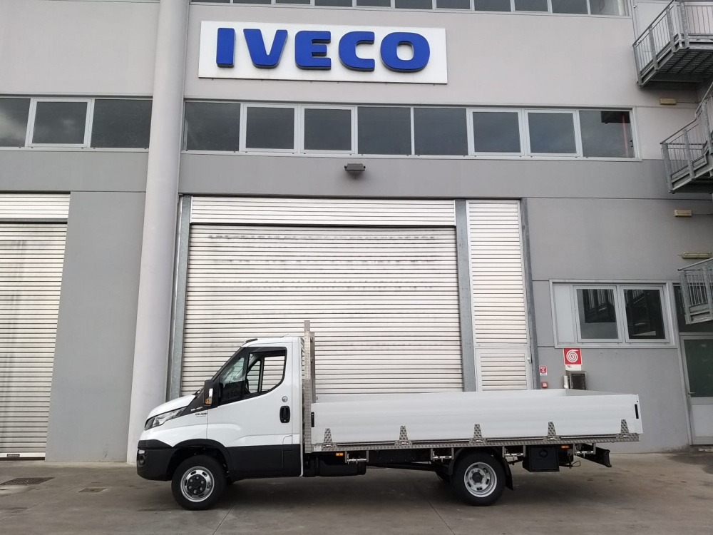 Allestimento Iveco Daily cassone acciaio inox