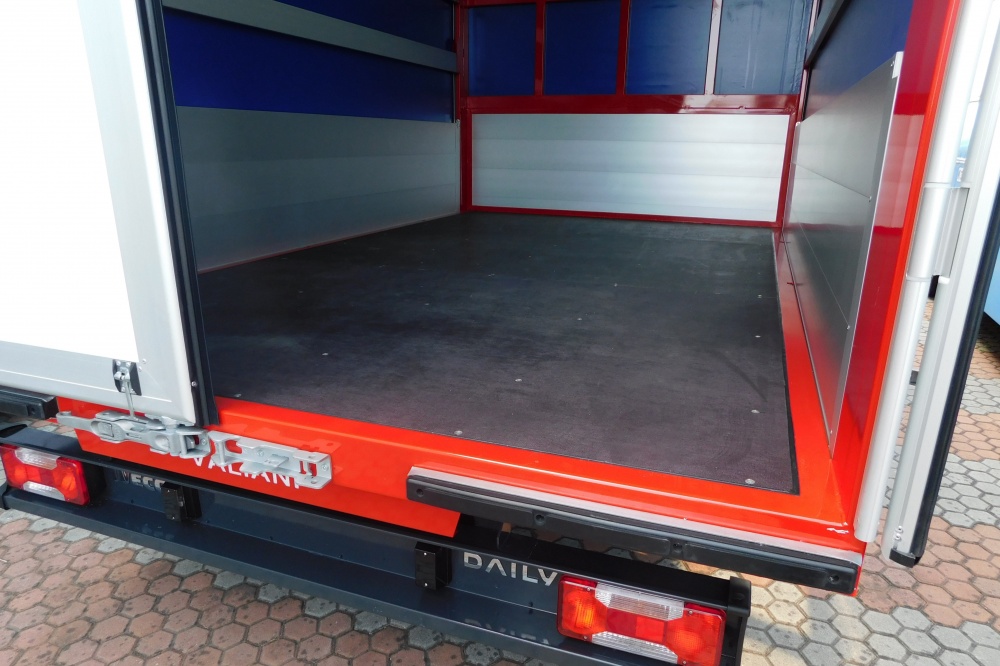 allestimento iveco daily cassone fisso telo pvc