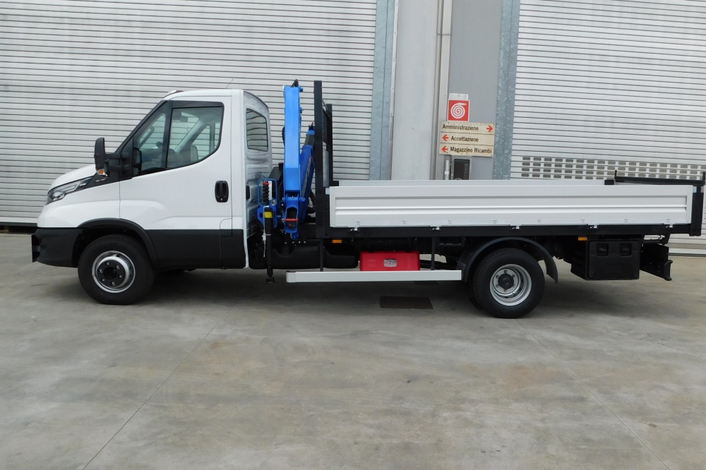 allestimento iveco daily con gru