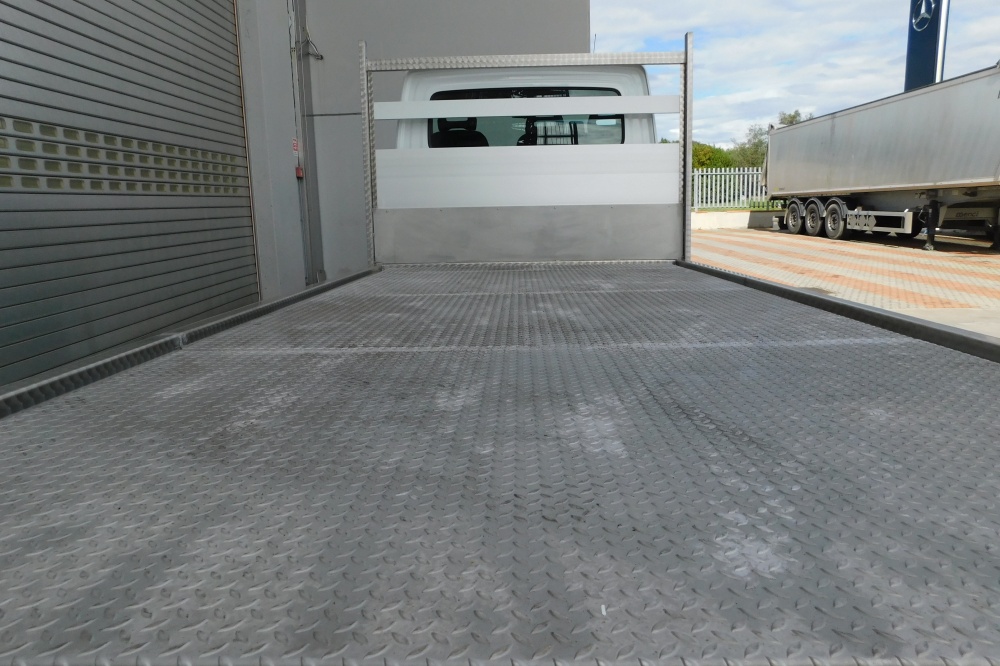 allestimento iveco pianale acciaio inox