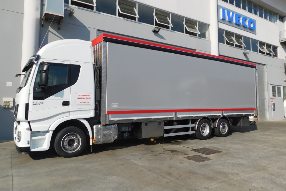 allestimento iveco stralis cassone fisso