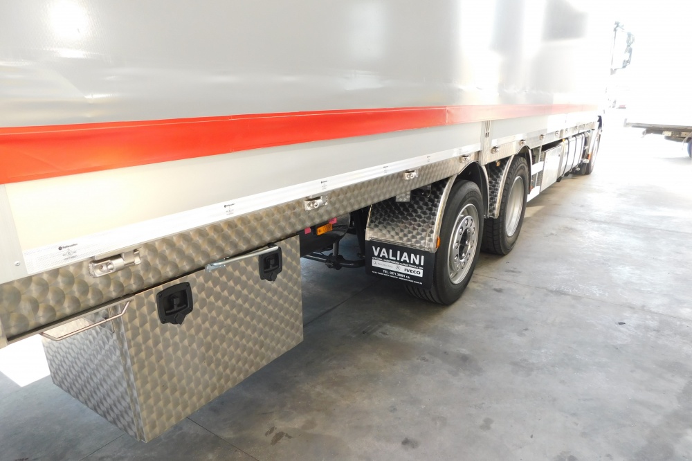 allestimento iveco stralis cassone fisso