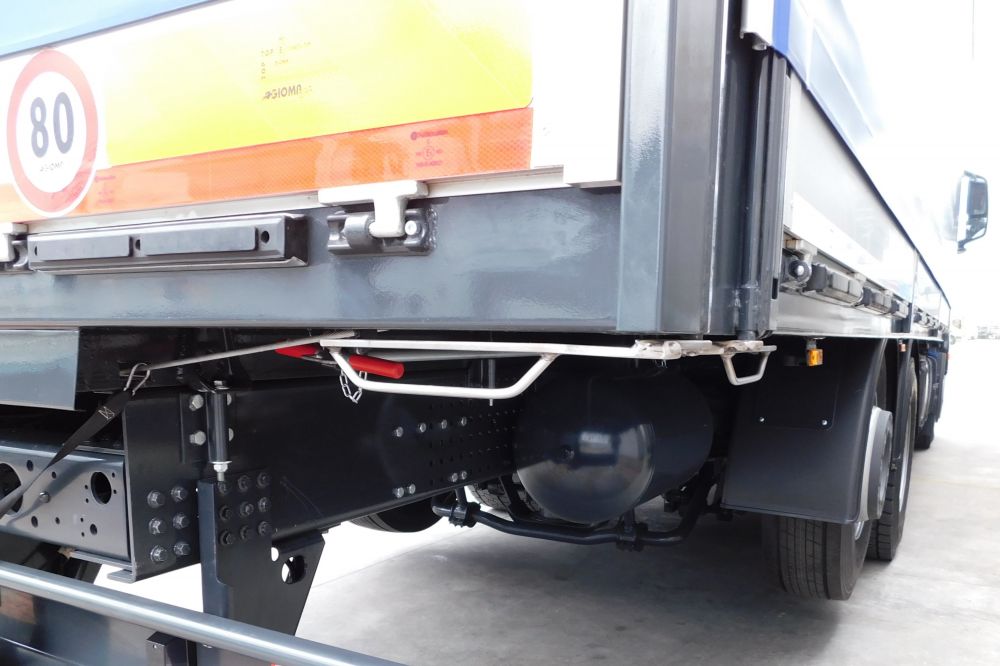 allestimento iveco s-way telo pvc