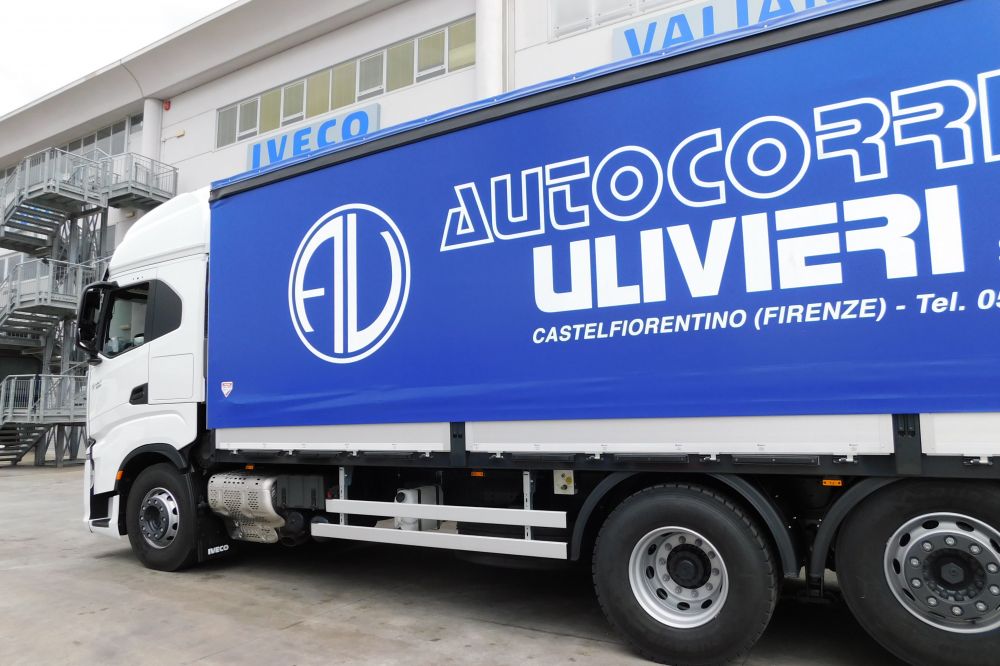 allestimento iveco s-way telo pvc