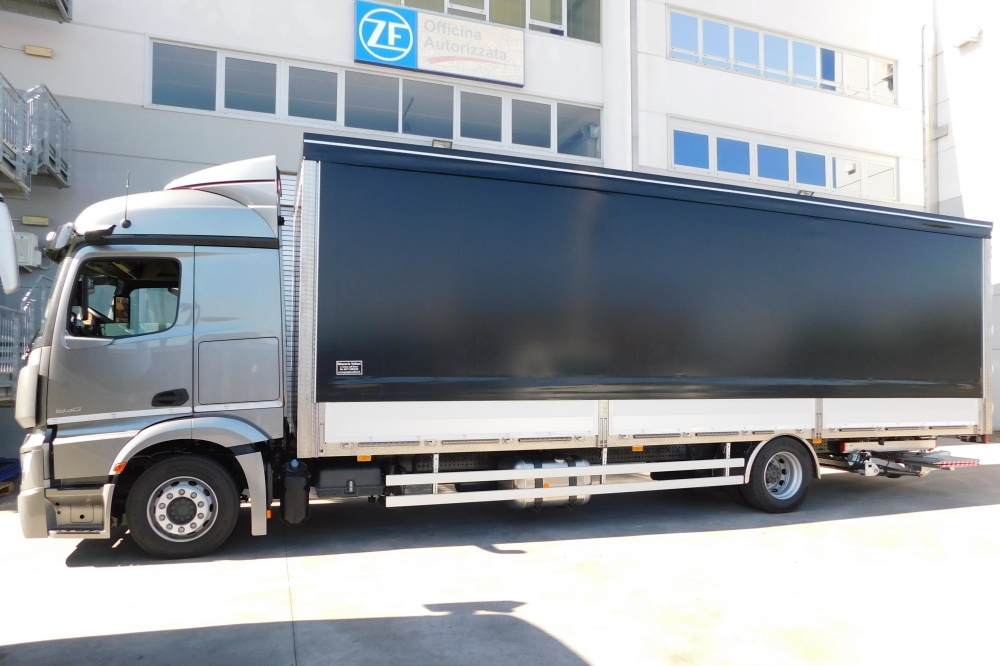 allestimento mercedes benz actros