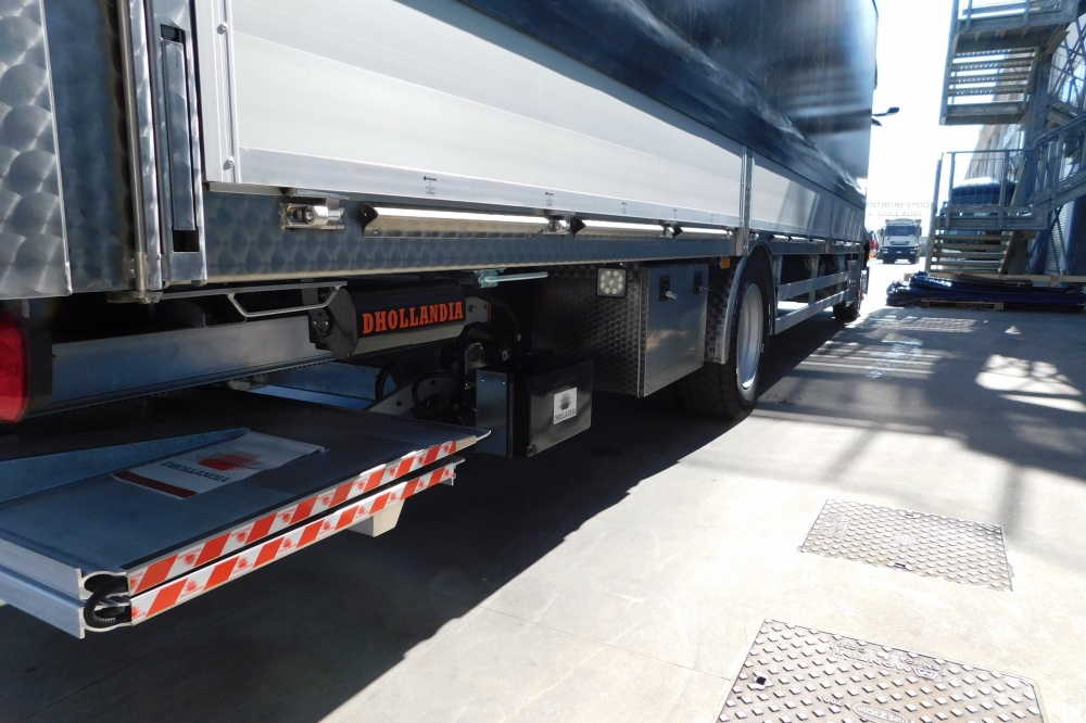 allestimento mercedes benz actros