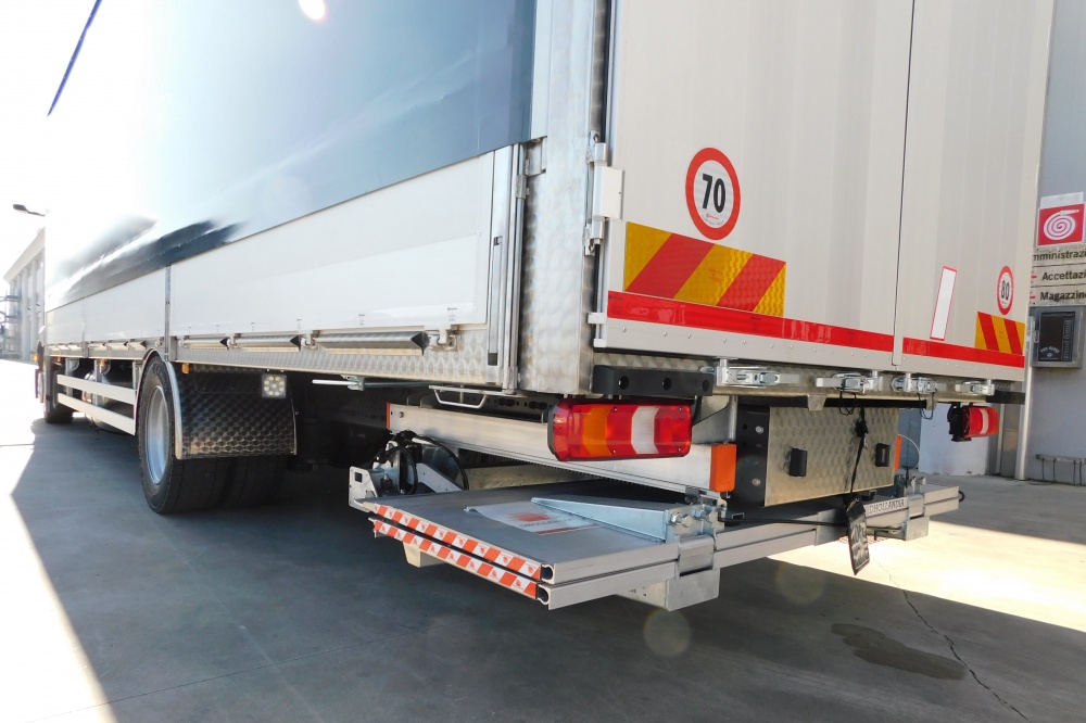 allestimento mercedes benz actros