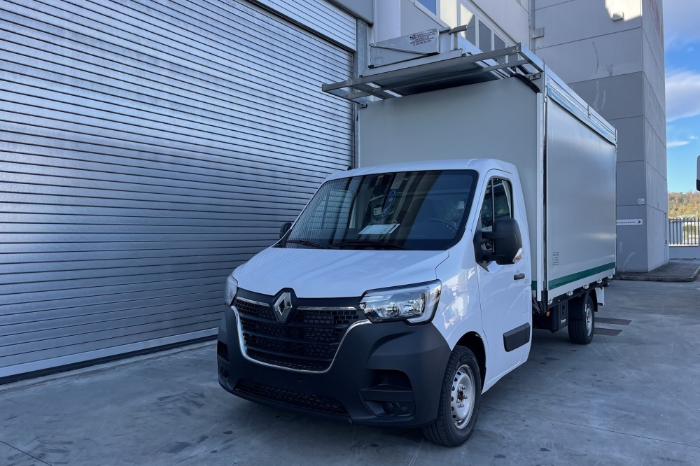 allestimento renault master lato apribile