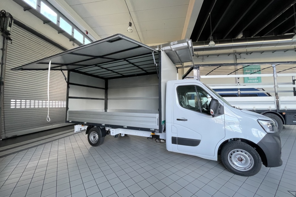 allestimento renault master lato apribile