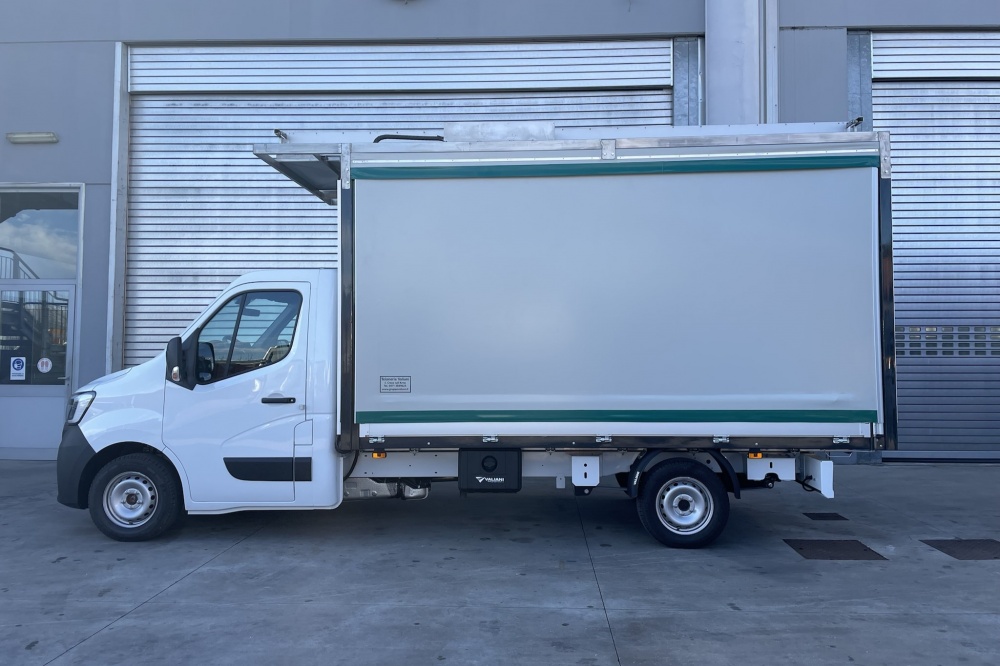 allestimento renault master lato apribile