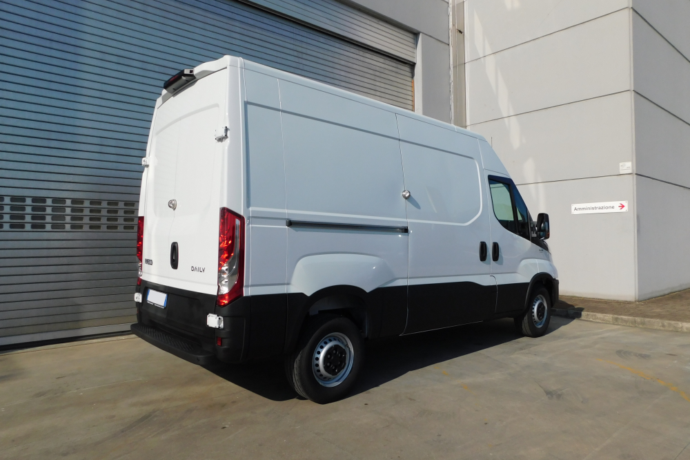 furgone iveco daily bianco