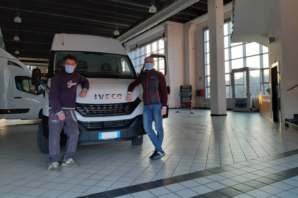 nuovo furgone iveco daily bianco