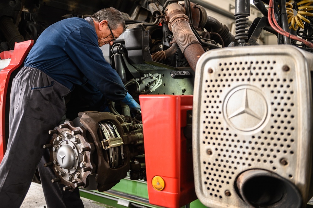 officina meccanica mercedes