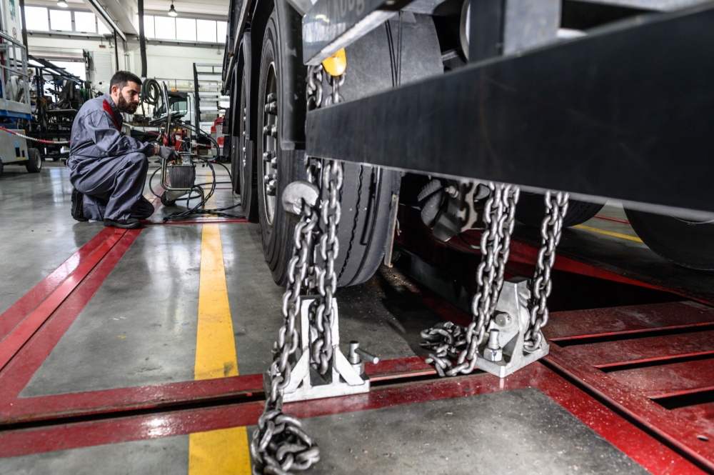 raddrizzatura cabine veicoli industriali