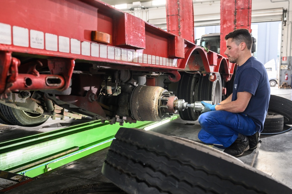 riparazione veicoli industriali mercedes benz