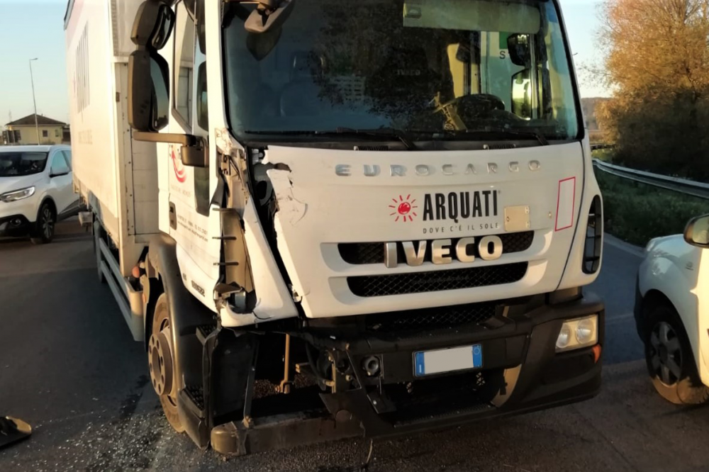 ripristino iveco eurocargo incidentato